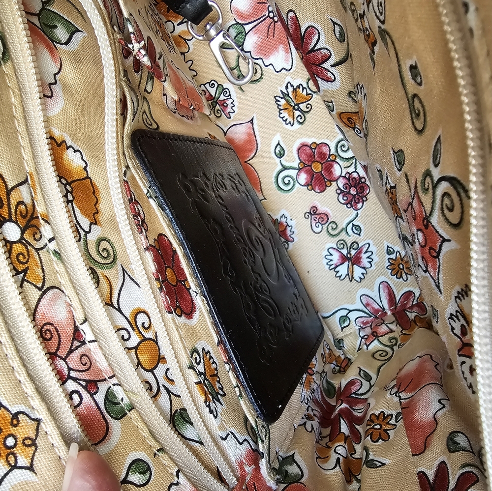 Brighton Straw Handbag with Leather Accents - Picture 11 of 16